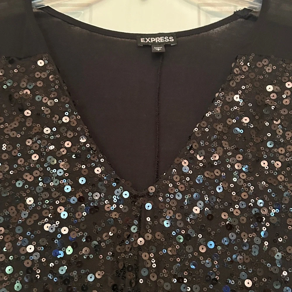 Express Sequin V-Neck Blouse S Black Festive Holiday Cocktail Party Date Night